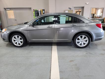 2013 Chrysler 200 Manchester IA