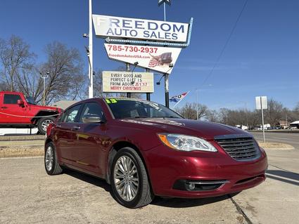 2013 Chrysler 200 Topeka KS