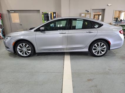 2015 Chrysler 200 Manchester IA