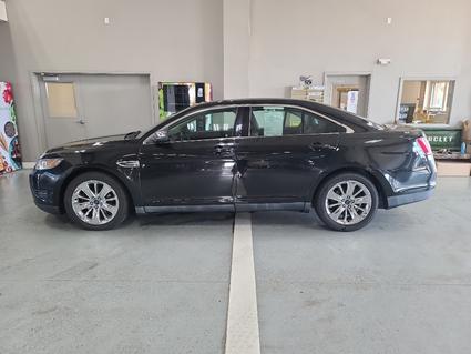 2011 Ford Taurus Manchester IA