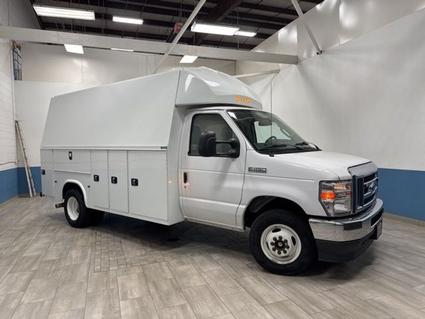2021 Ford E-450 Super Duty Plymouth WI