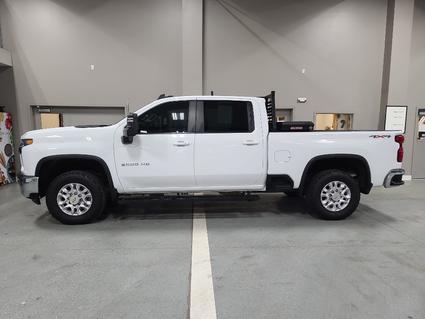 2023 Chevrolet Silverado Manchester IA