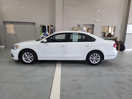 2018 Volkswagen Passat Manchester IA