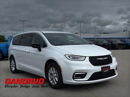 2025 Chrysler Pacifica Green Bay WI