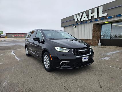 2025 Chrysler Pacifica Devil's Lake ND