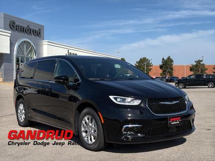 2026 Chrysler Pacifica Green Bay WI