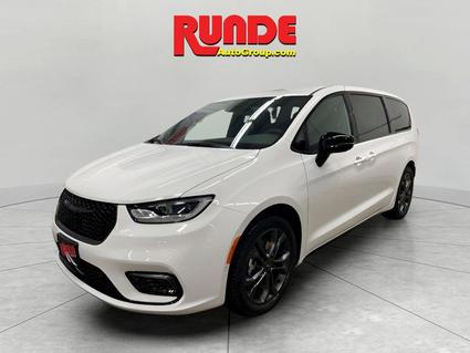 2026 Chrysler Pacifica Hazel Green WI