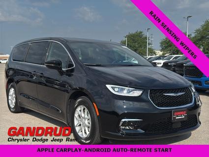 2025 Chrysler Pacifica Green Bay WI