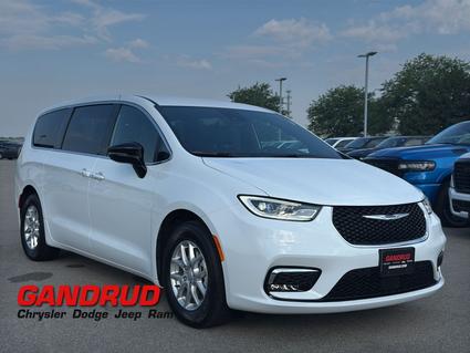 2025 Chrysler Pacifica Green Bay WI