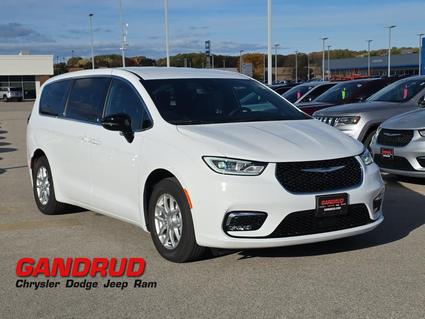 2025 Chrysler Pacifica Green Bay WI
