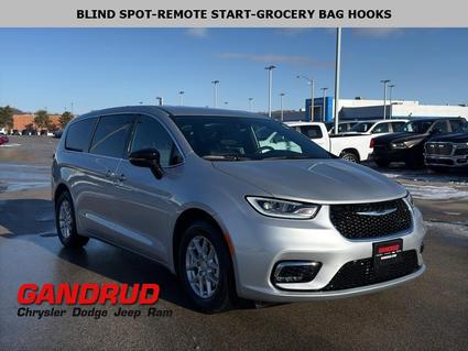 2026 Chrysler Pacifica Green Bay WI