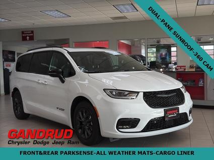 2025 Chrysler Pacifica Green Bay WI