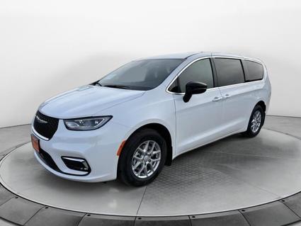 2026 Chrysler Pacifica Pierre SD