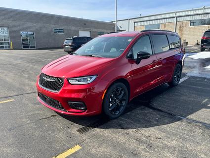 2026 Chrysler Pacifica Slinger WI