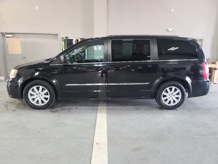 2014 Chrysler Town & Country Manchester IA