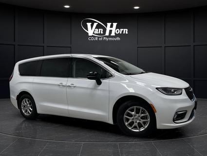 2024 Chrysler Pacifica Plymouth WI