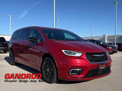 2025 Chrysler Pacifica Green Bay WI