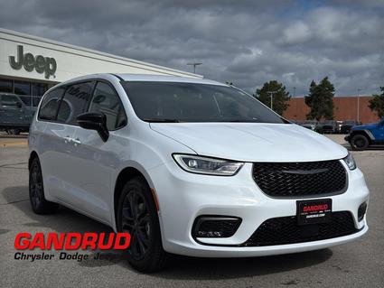 2026 Chrysler Pacifica Green Bay WI