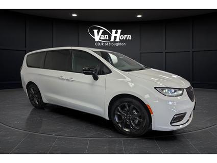 2026 Chrysler Pacifica North Stoughton WI