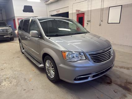 2015 Chrysler Town & Country Brunswick OH