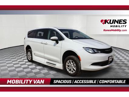 2023 Chrysler Voyager Antioch IL