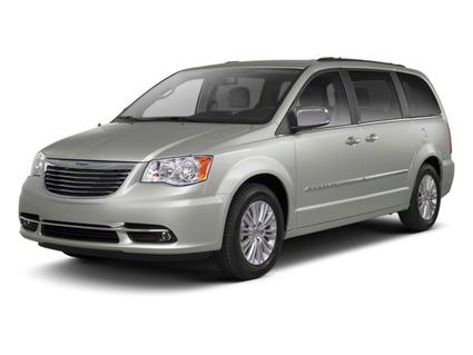 2013 Chrysler Town & Country Cambridge MN