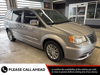 2014 Chrysler Town & Country Van Wert OH