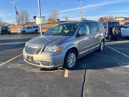 2015 Chrysler Town & Country Slinger WI