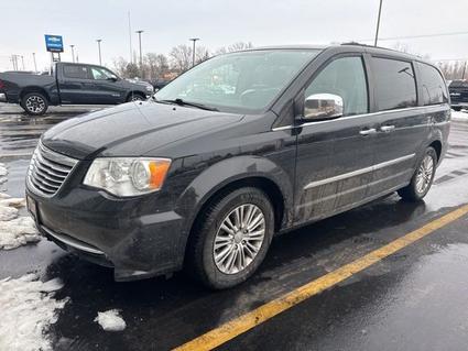 2015 Chrysler Town & Country Plymouth WI