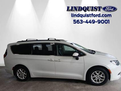 2020 Chrysler Voyager Bettendorf IA