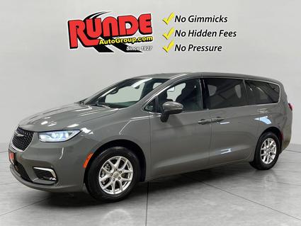 2023 Chrysler Pacifica Hazel Green WI