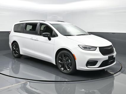 2026 Chrysler Pacifica Goshen NY