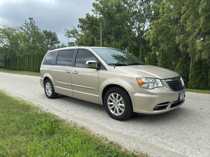 2016 Chrysler Town & Country Mendota IL