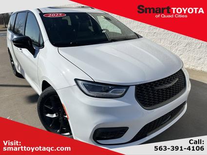 2025 Chrysler Pacifica Davenport IA