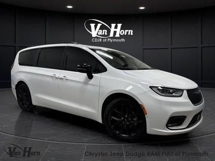 2024 Chrysler Pacifica Plymouth WI