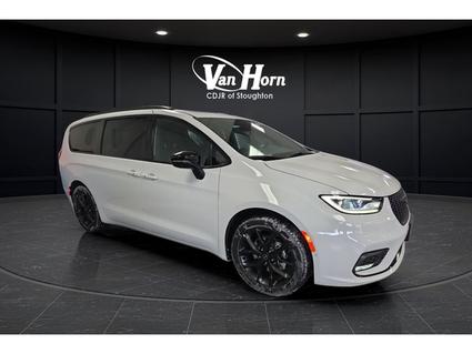 2026 Chrysler Pacifica North Stoughton WI