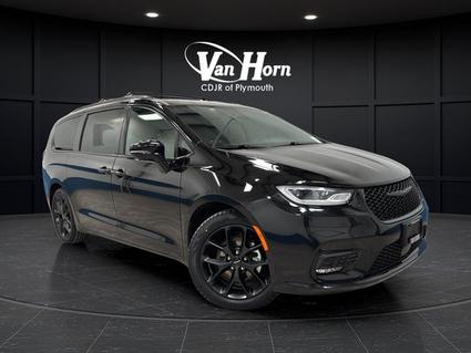 2025 Chrysler Pacifica Plymouth WI