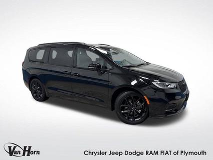 2025 Chrysler Pacifica Plymouth WI