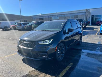2026 Chrysler Pacifica Slinger WI