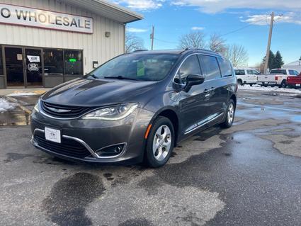 2018 Chrysler Pacifica Laurel  MT