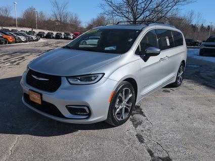 2023 Chrysler Pacifica Slinger WI