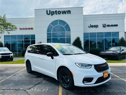 2024 Chrysler Pacifica Slinger WI