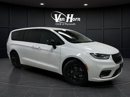 2024 Chrysler Pacifica Plymouth WI