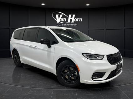 2024 Chrysler Pacifica Plymouth WI