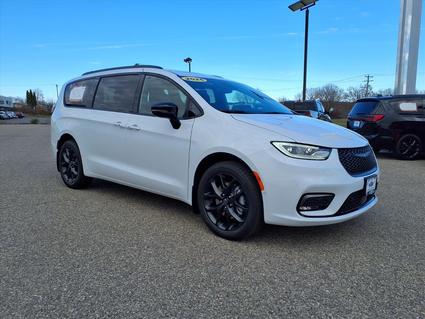 2026 Chrysler Pacifica Baraboo WI