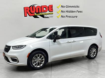 2024 Chrysler Pacifica Hazel Green WI