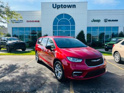 2026 Chrysler Pacifica Slinger WI