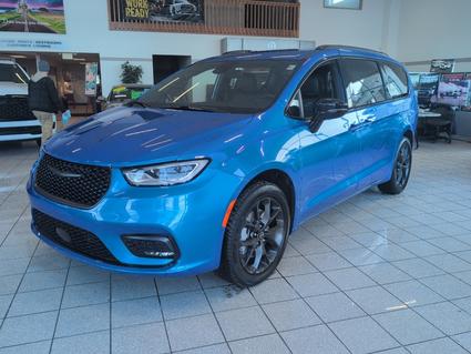 2026 Chrysler Pacifica Slinger WI