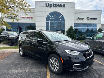 2026 Chrysler Pacifica Slinger WI