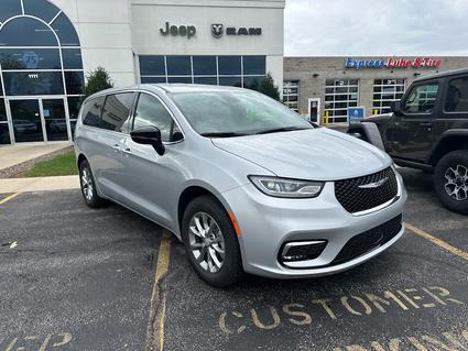 2026 Chrysler Pacifica Slinger WI